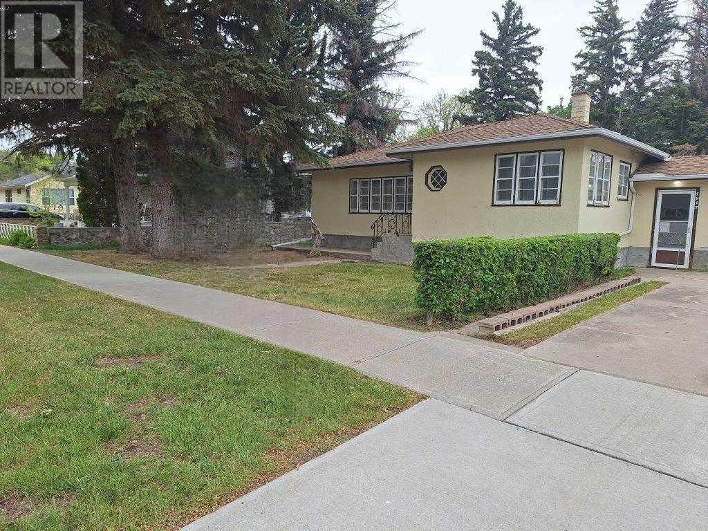 4817 52 Avenue Property Photo 1
