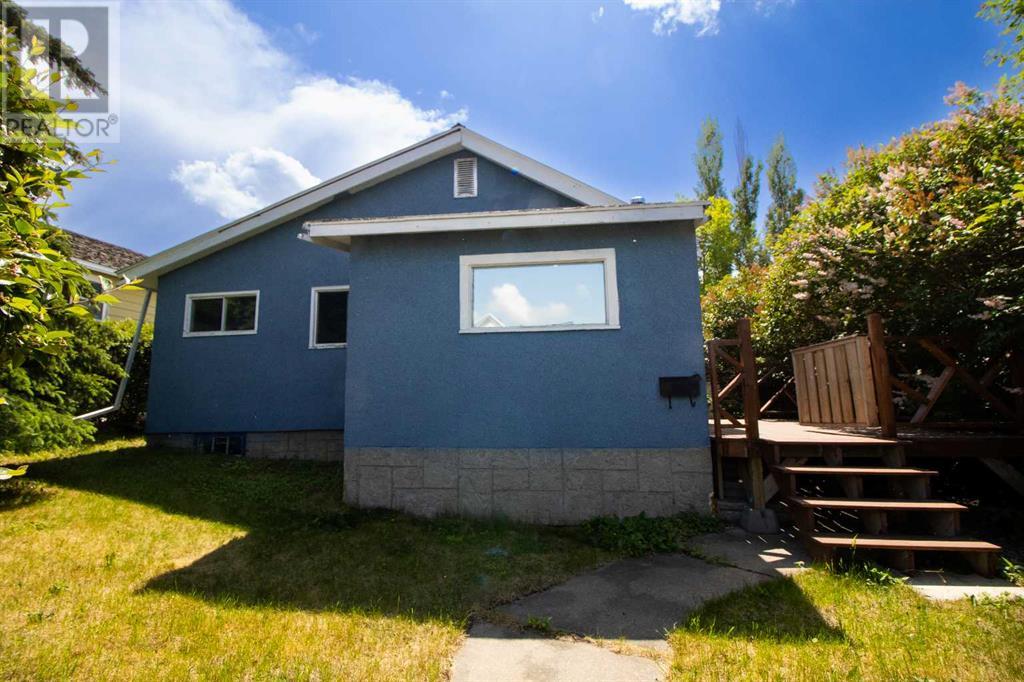 2027 19 Avenue Property Photo 1