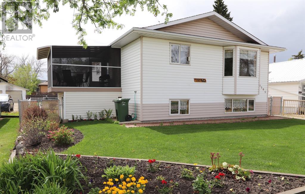 5205 53 Avenue Property Photo 1