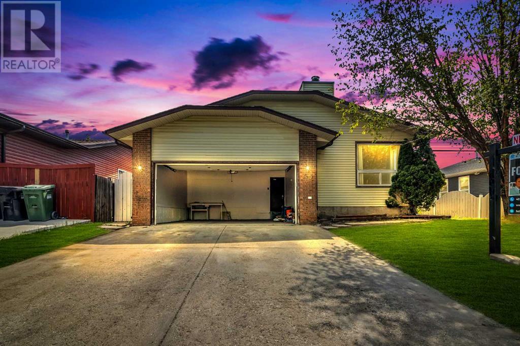 56 Castlefall Way Ne Property Photo 1