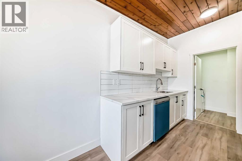 B, 1415 44 Street Se Property Photo 2