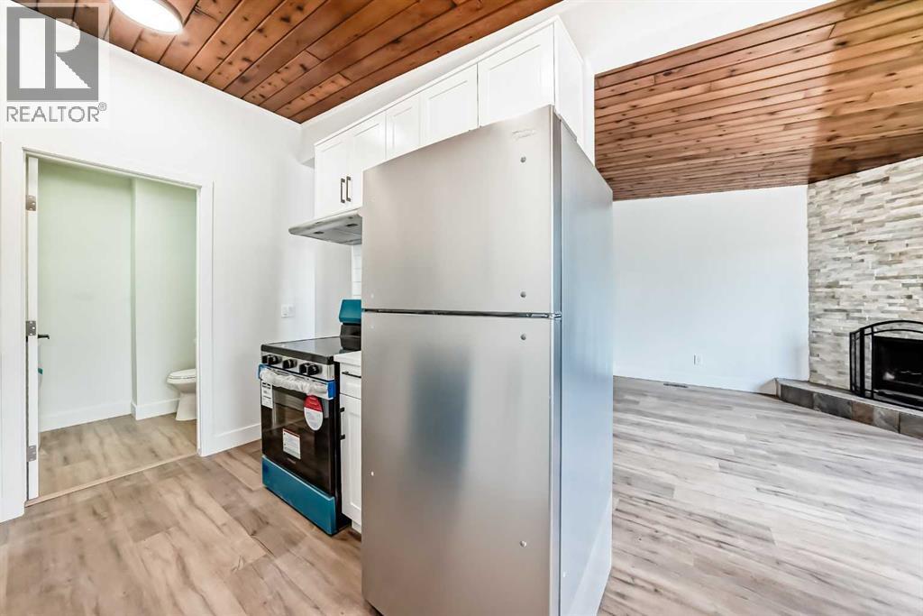 B, 1415 44 Street Se Property Photo 3