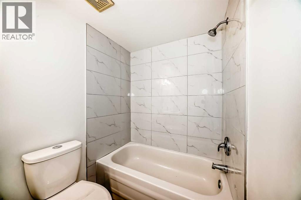 B, 1415 44 Street Se Property Photo 9