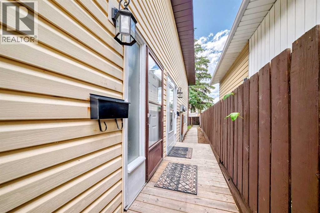 B, 1415 44 Street Se Property Photo 42