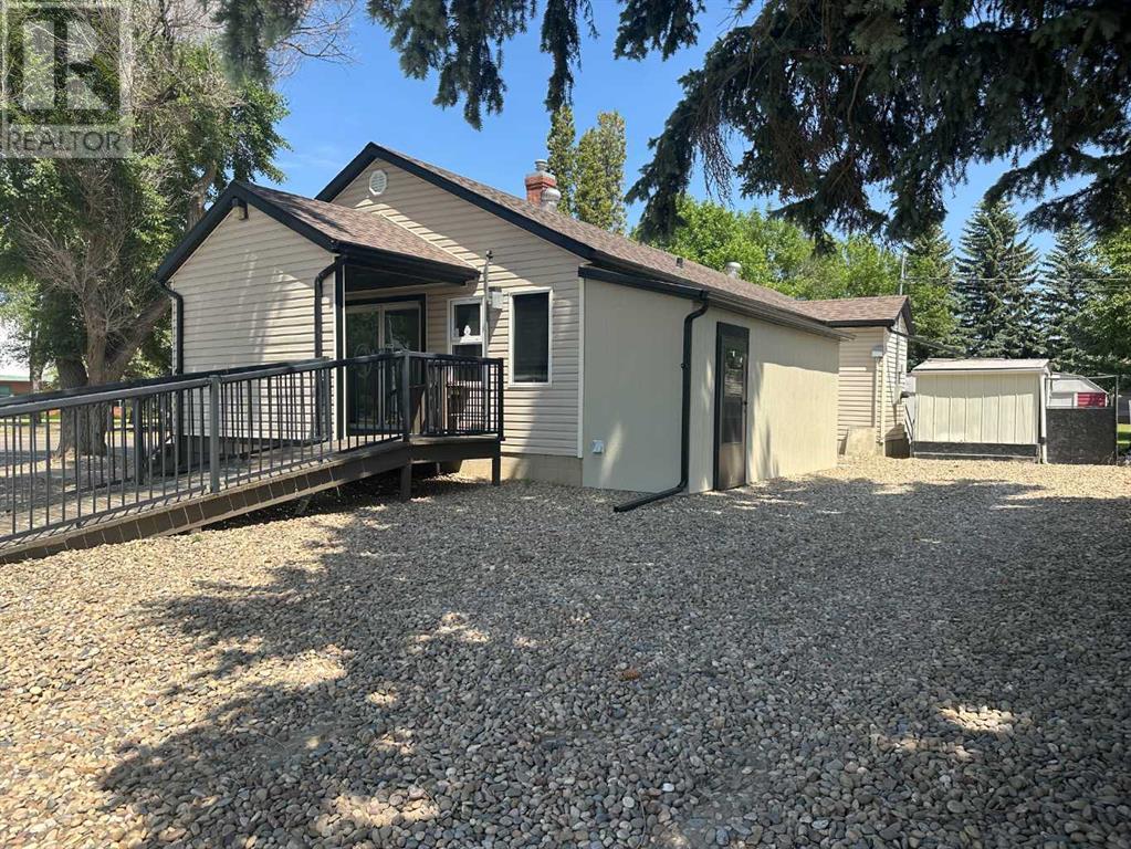 5104 49 Avenue Property Photo 2