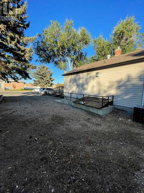 5104 49 Avenue Property Photo 4
