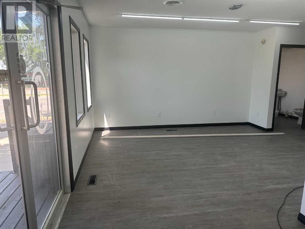 5104 49 Avenue Property Photo 8