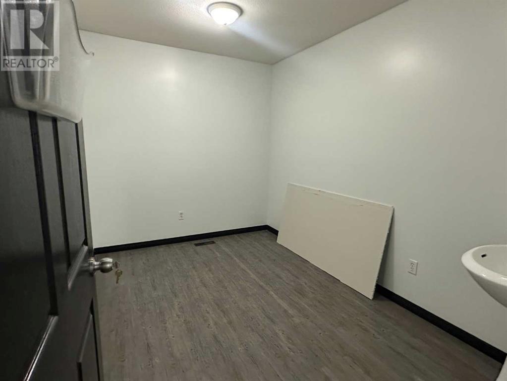 5104 49 Avenue Property Photo 21