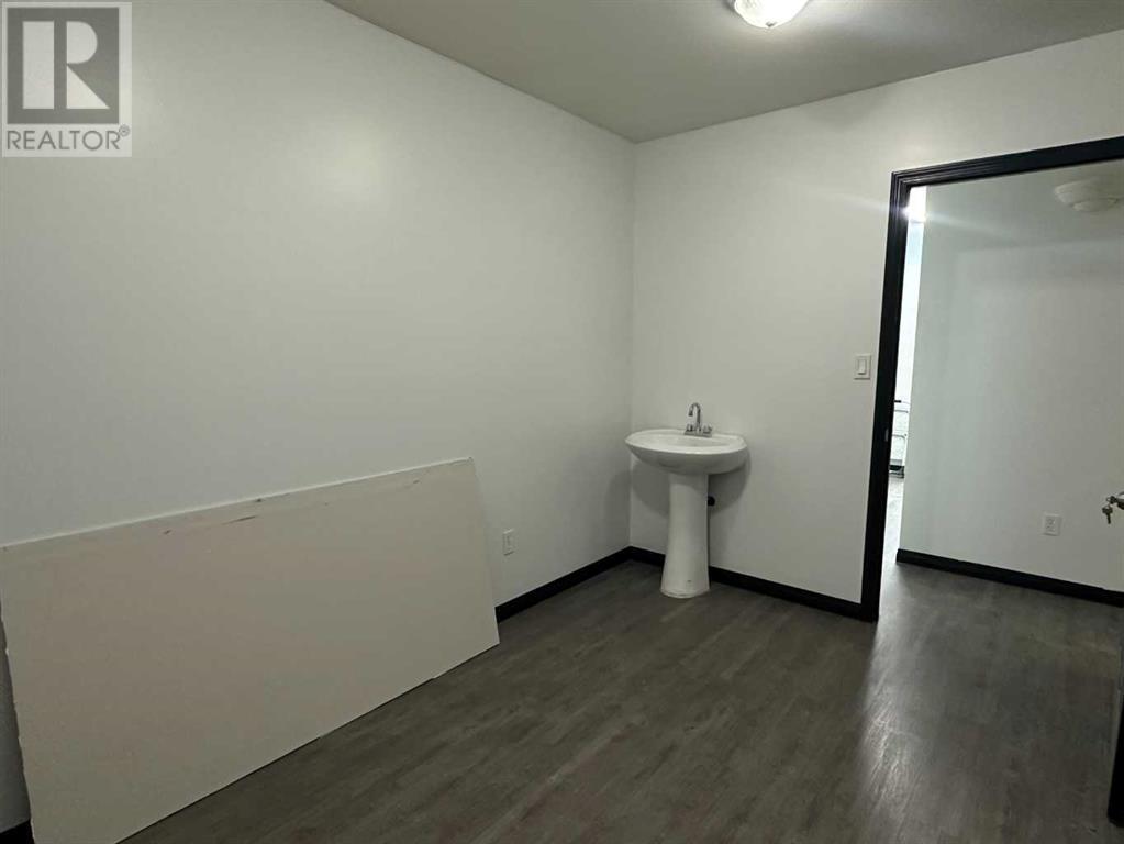 5104 49 Avenue Property Photo 22