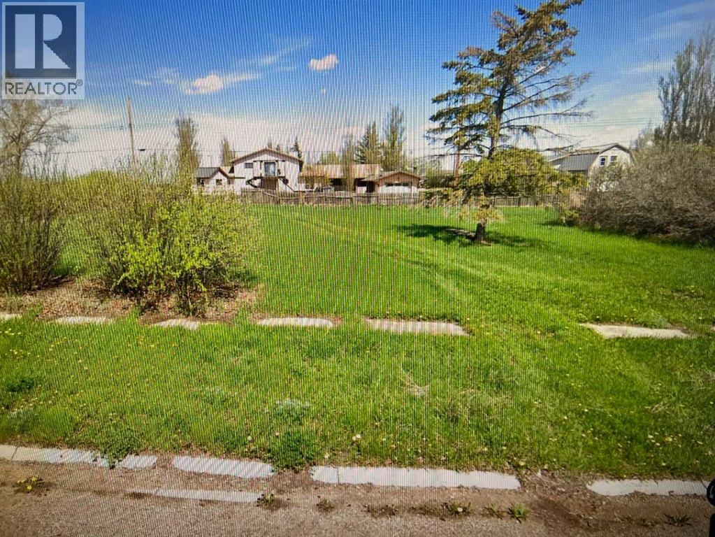 142 1 Avenue W Property Photo 3