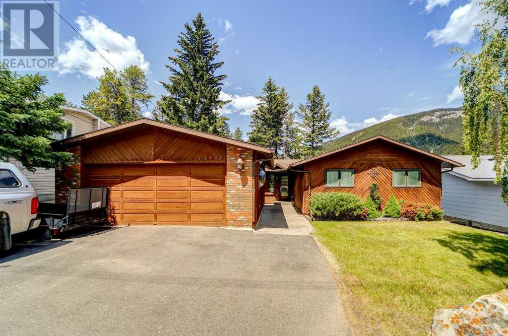 13517 15 Avenue Property Photo 1