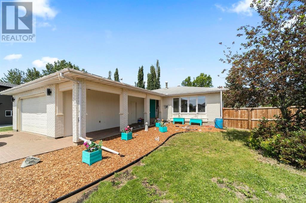 4309 72 Street Property Photo 1