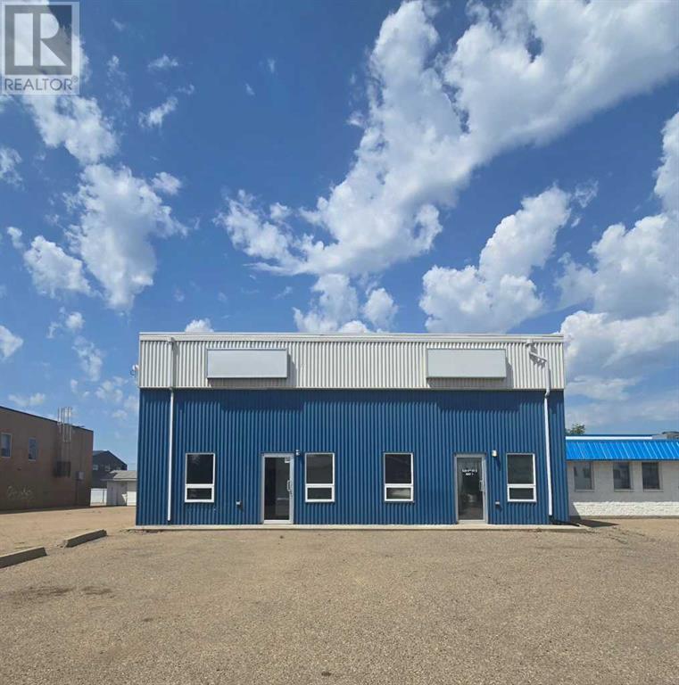 329 9 Street E Property Photo 1