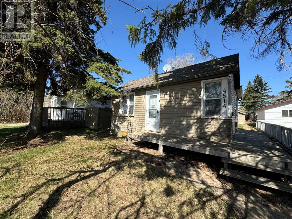 4514 49 Street Property Photo 1