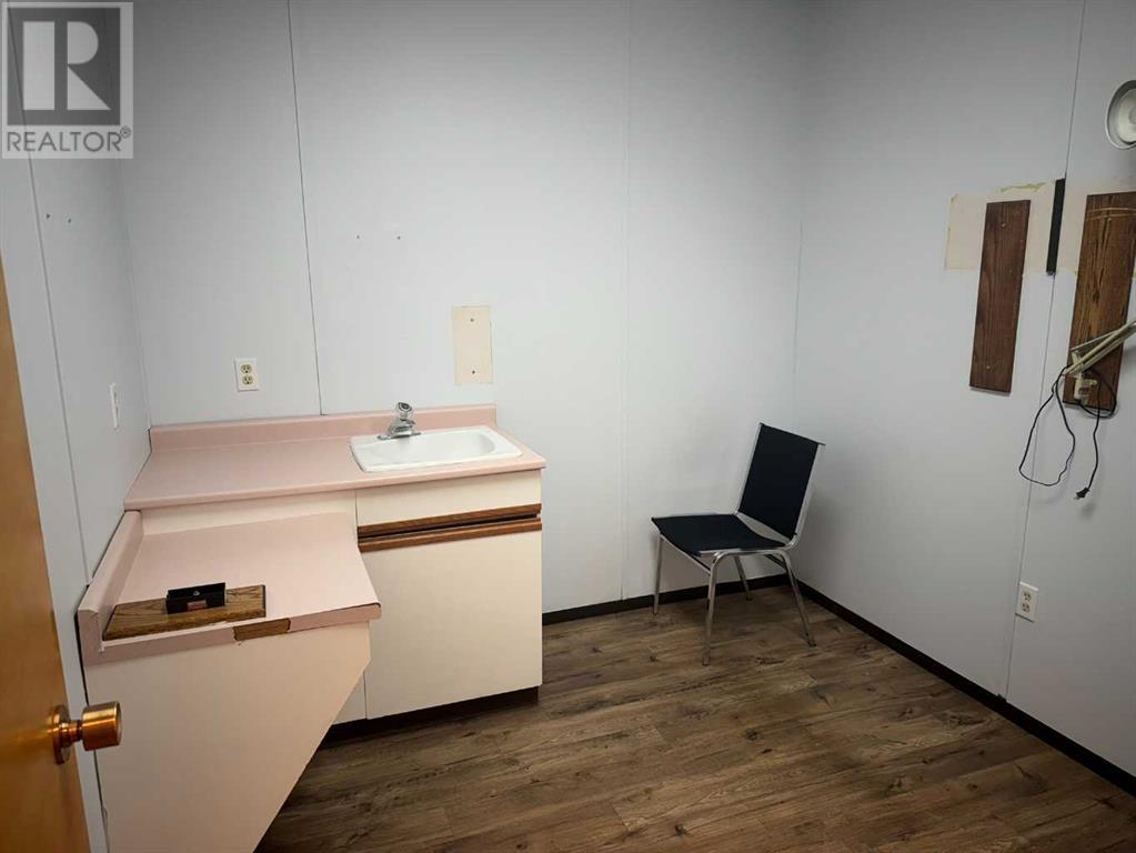 5010 54 Avenue Property Photo 16