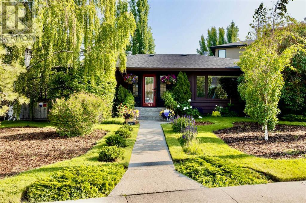 704 47 Avenue Sw Property Photo 1