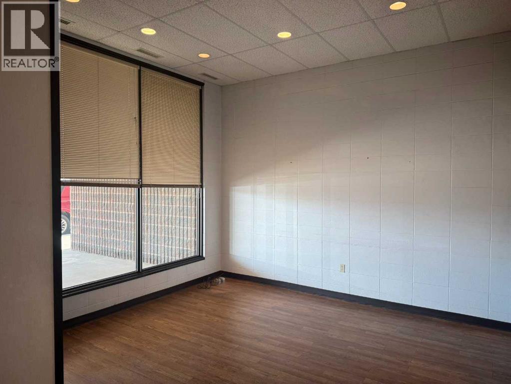 5010 54 Avenue Property Photo 5