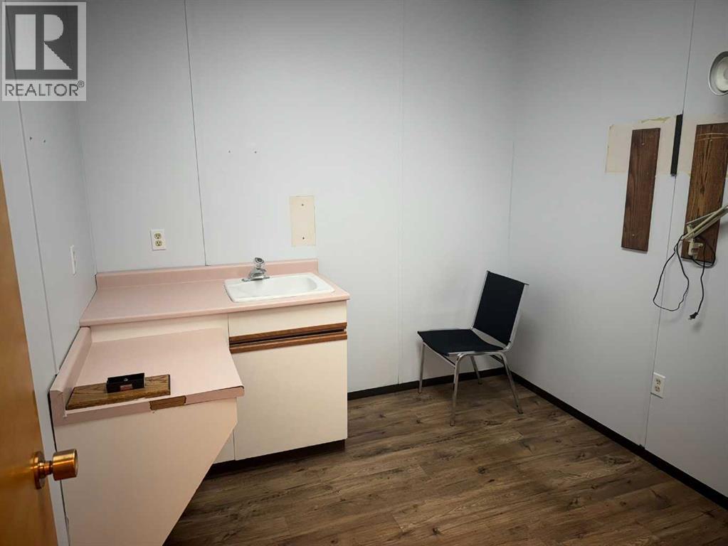 5010 54 Avenue Property Photo 13