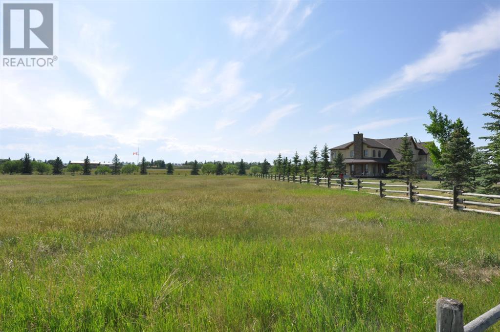 306059 24 Street W Property Photo 4