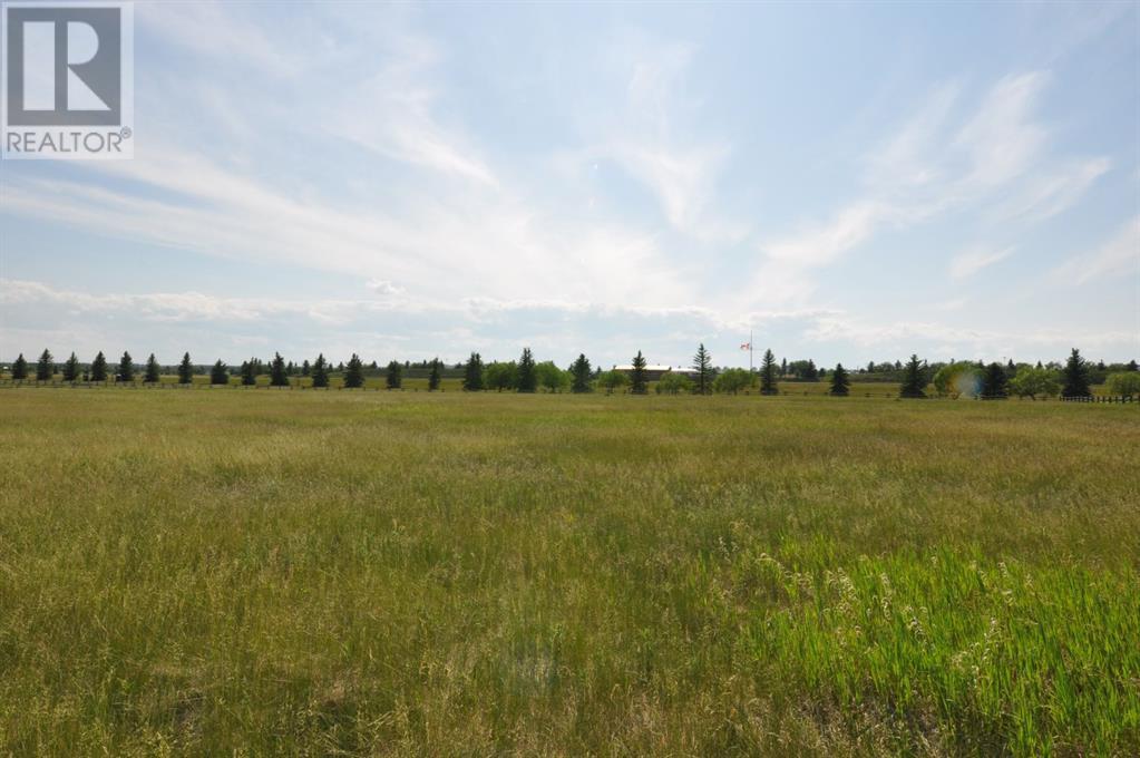 306059 24 Street W Property Photo 9