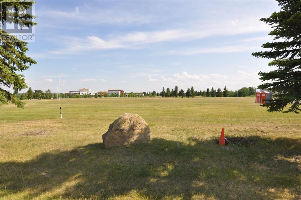 306059 24 Street W Property Photo 13