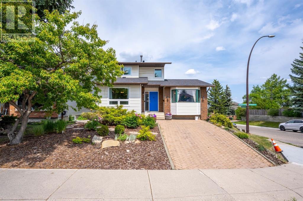 4 Beddington Way Ne Property Photo 1