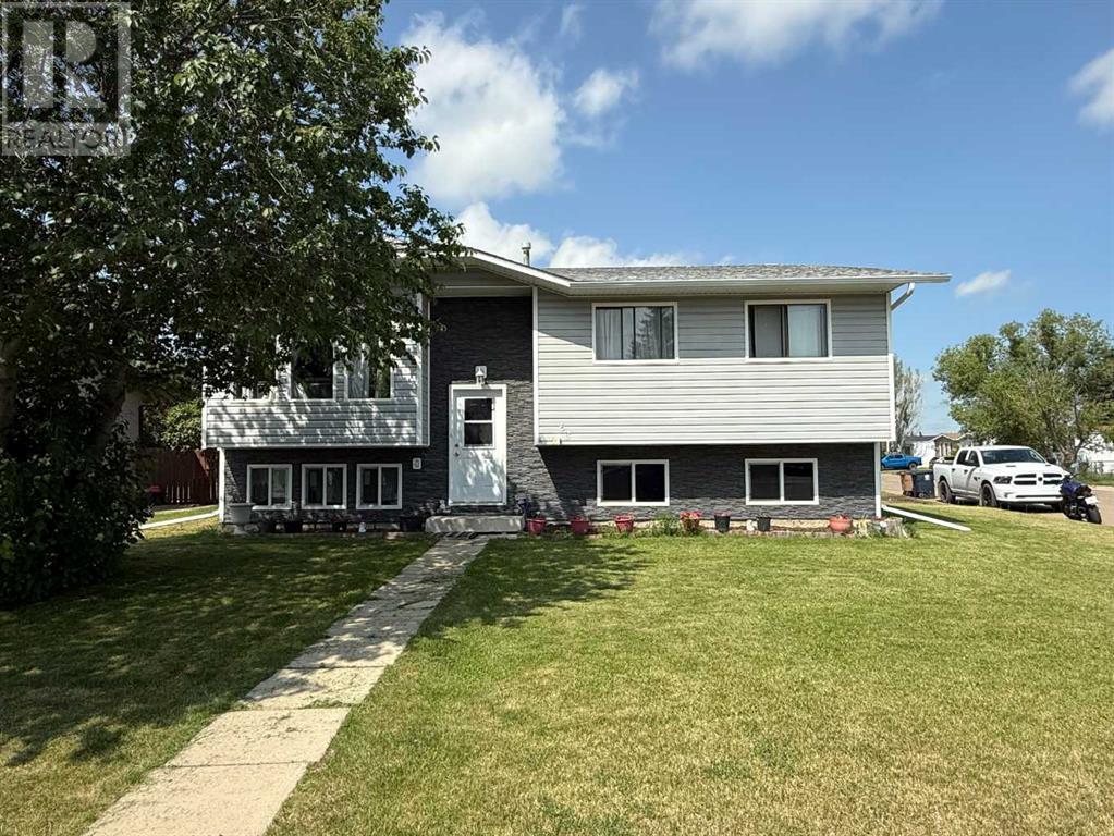 63 Ash Street W Property Photo 1