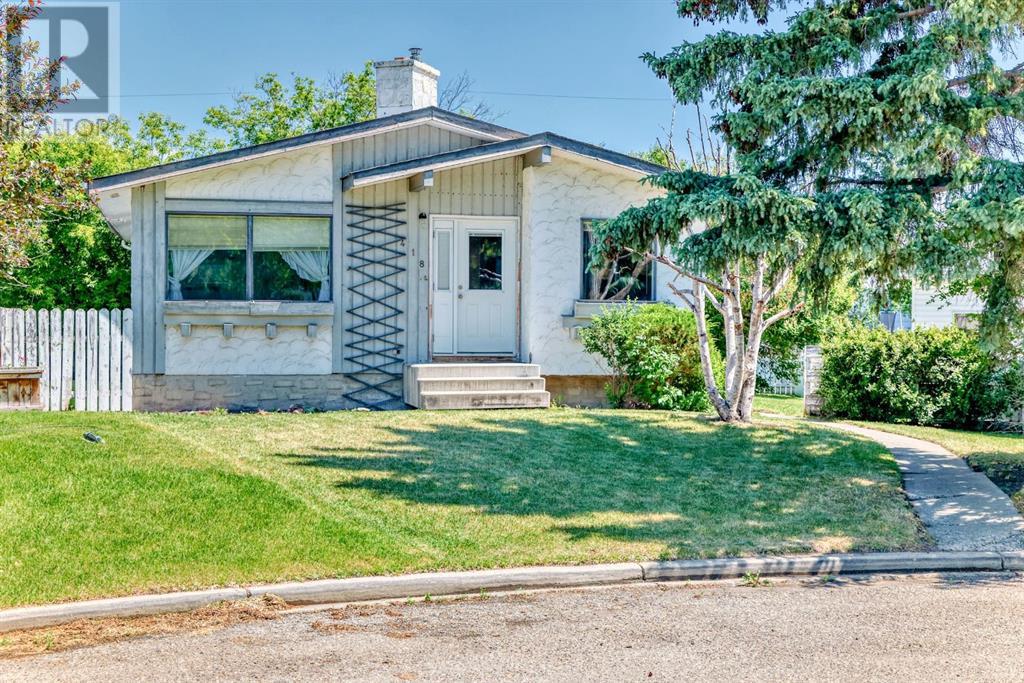 418 Ellis Crescent Property Photo 1