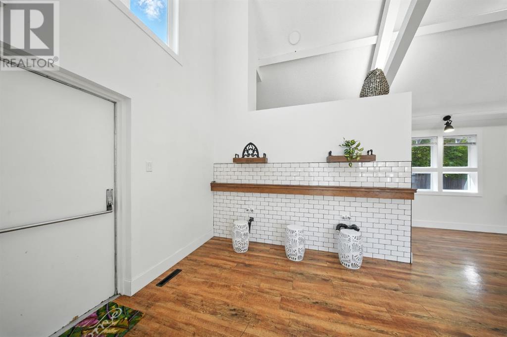4419 55 Street Property Photo 4
