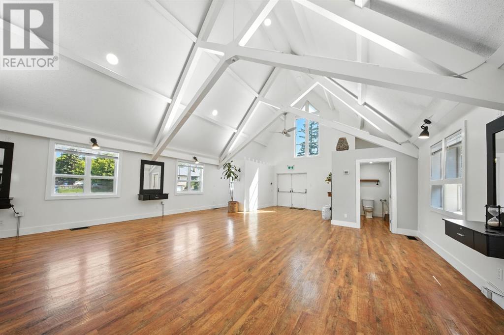 4419 55 Street Property Photo 7