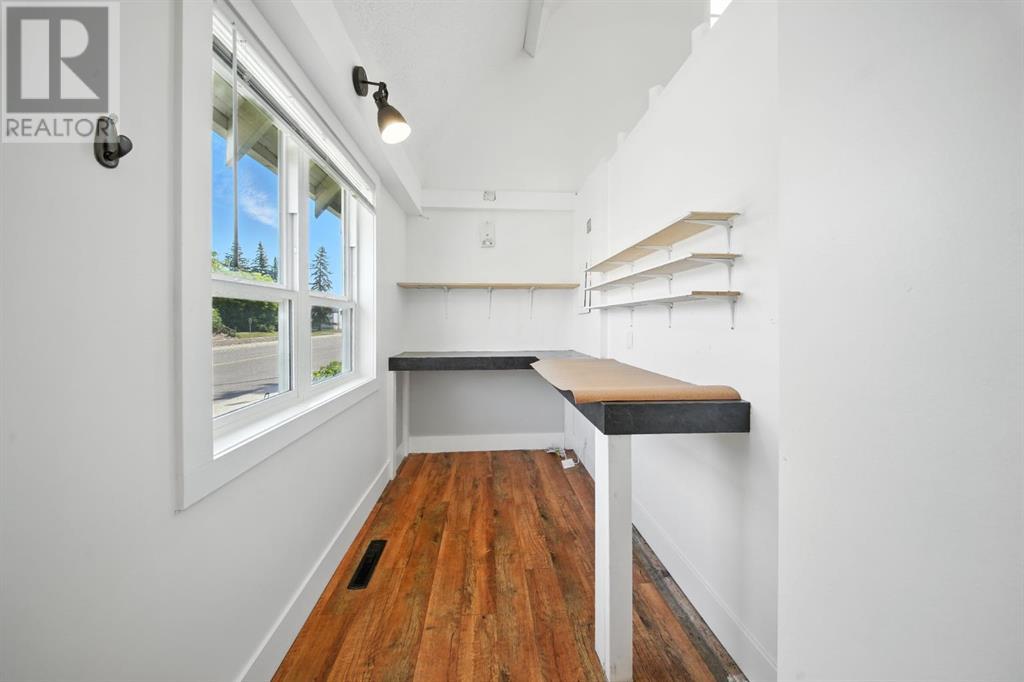 4419 55 Street Property Photo 8