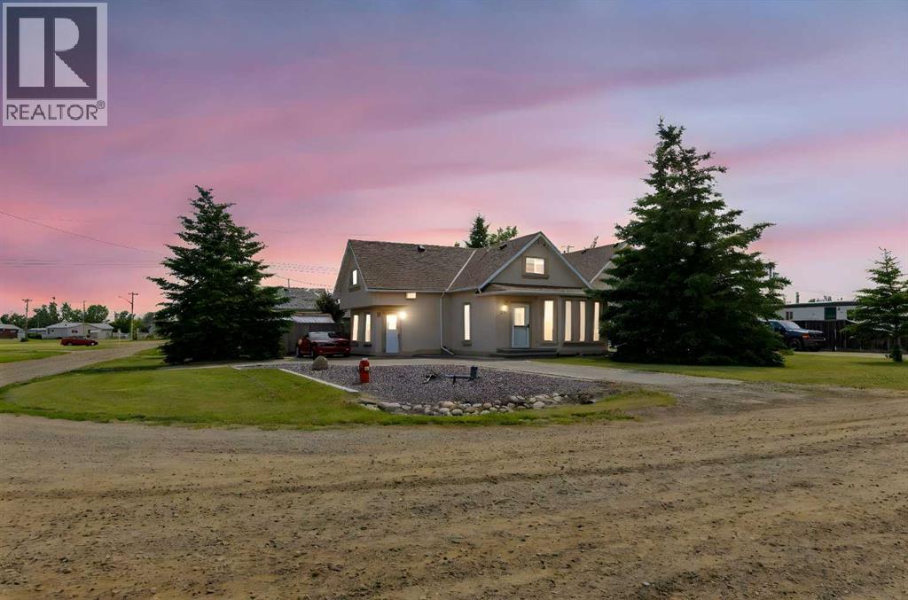 328 6 Avenue N Property Photo 3