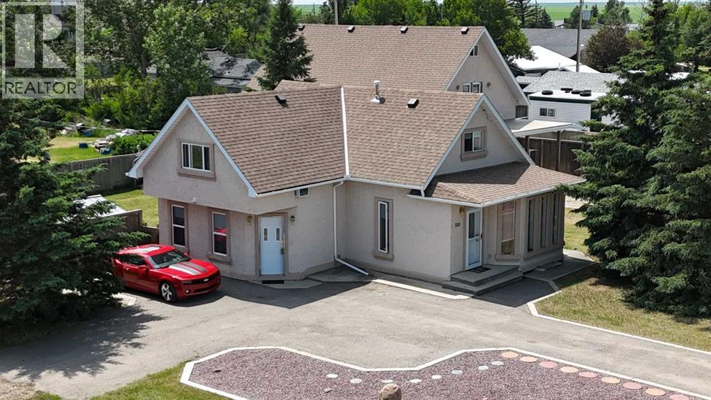 328 6 Avenue N Property Photo 4