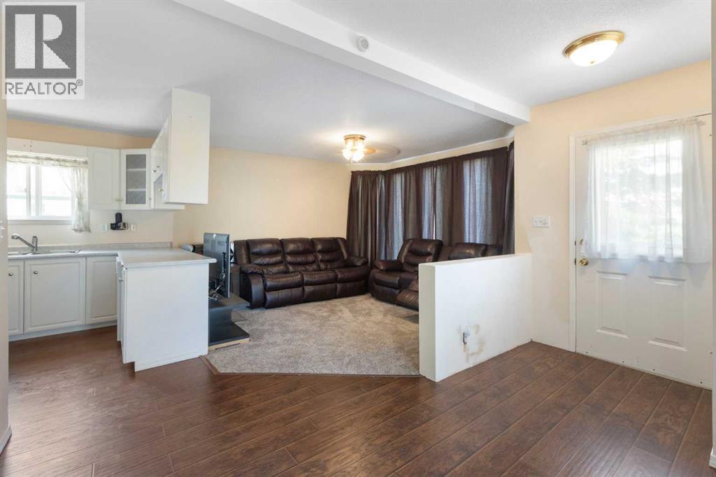 328 6 Avenue N Property Photo 7