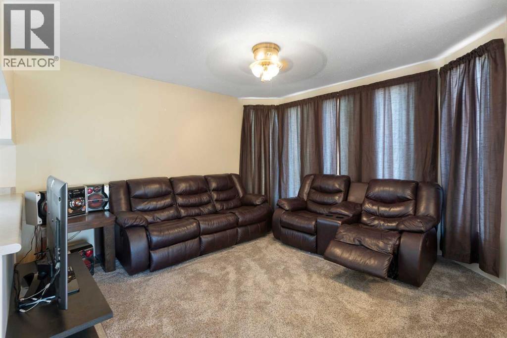 328 6 Avenue N Property Photo 9