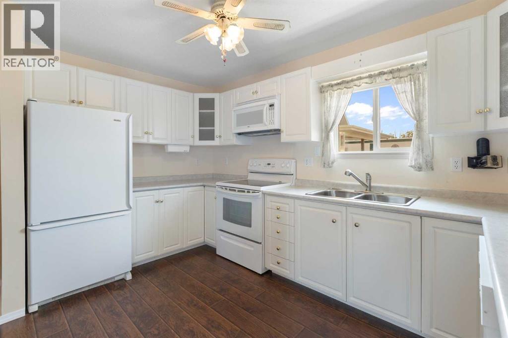 328 6 Avenue N Property Photo 11