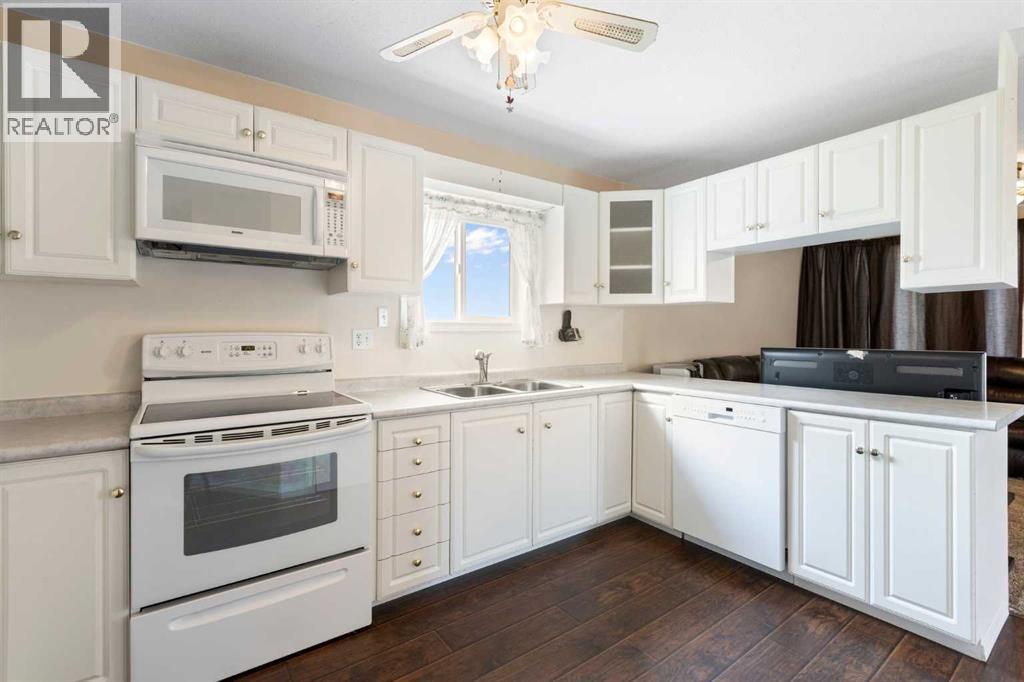 328 6 Avenue N Property Photo 12