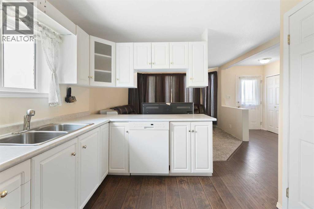 328 6 Avenue N Property Photo 13