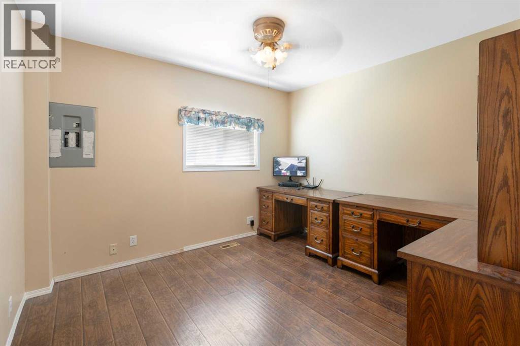 328 6 Avenue N Property Photo 16