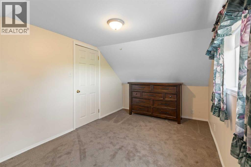 328 6 Avenue N Property Photo 23