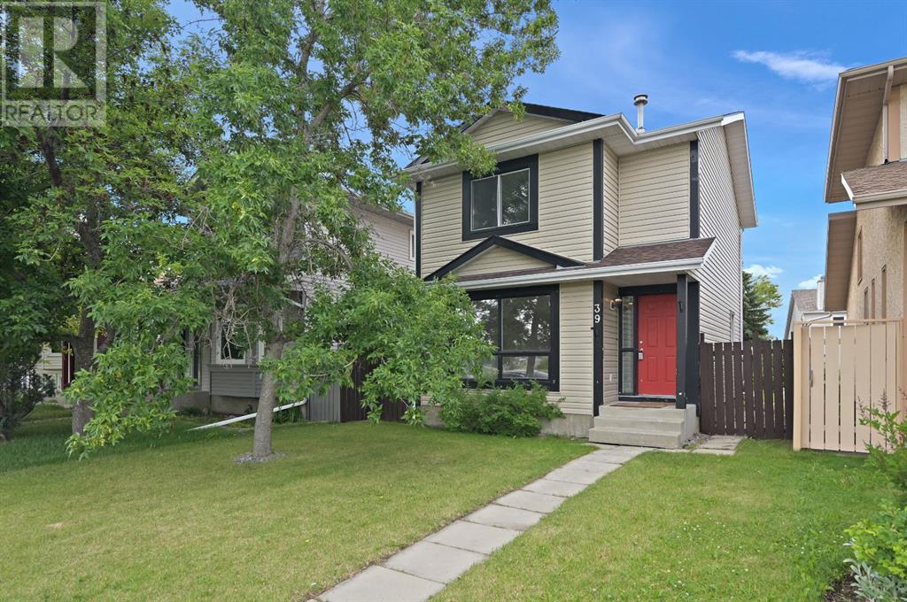 39 Erin Green Way Se Property Photo 1
