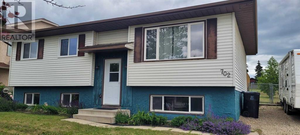 702 Cedar Crescent Property Photo 1