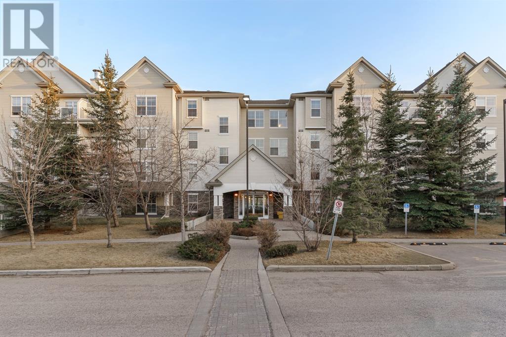 416, 2000 Applevillage Court Se Property Photo 1