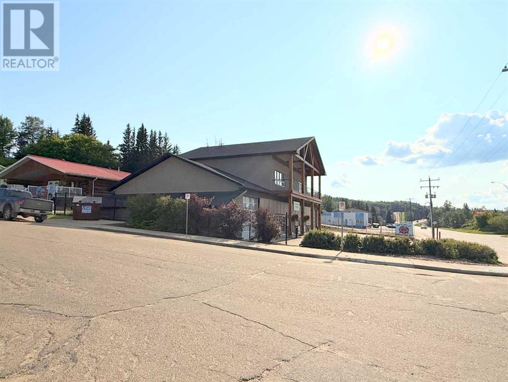 5302 50 Avenue Property Photo 4