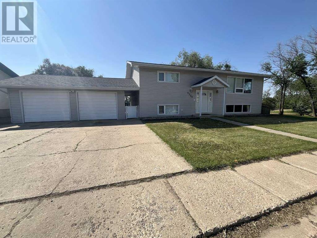 5226 52 Street Property Photo 1