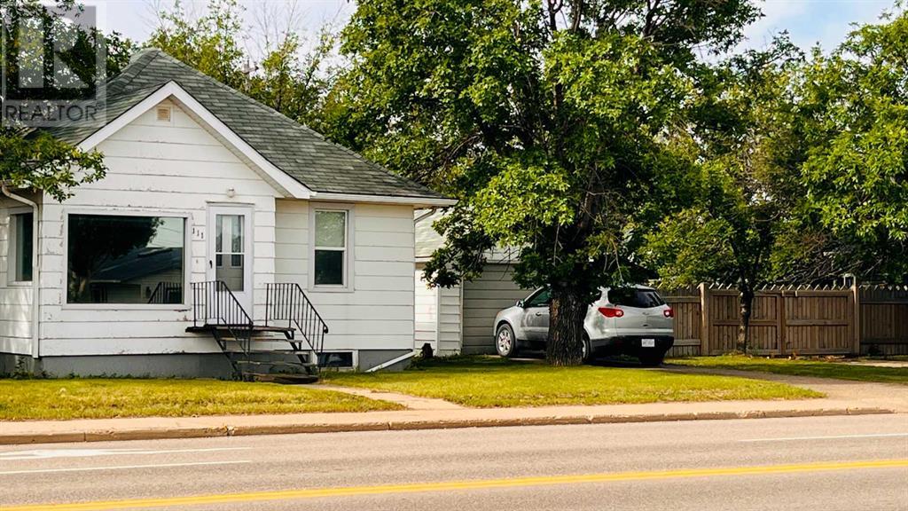111 7th Avenue W Property Photo 1