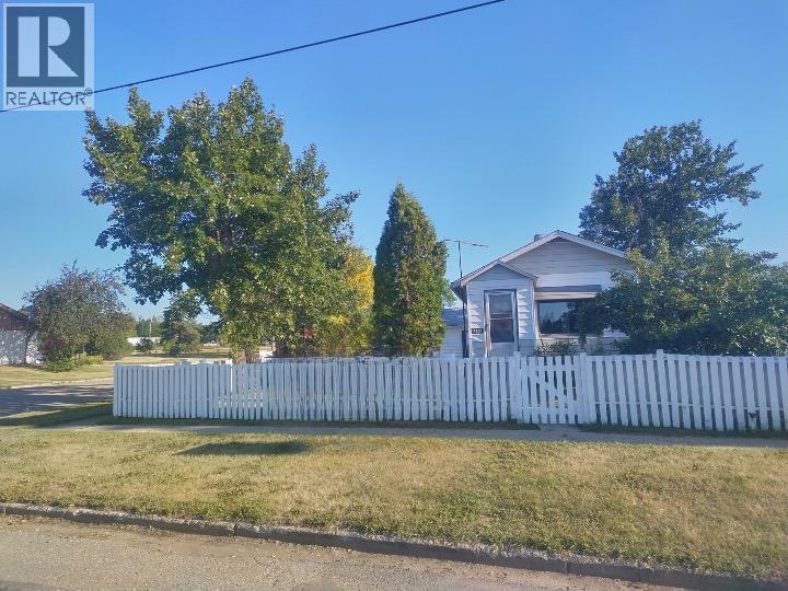5130 50 Avenue Property Photo 1
