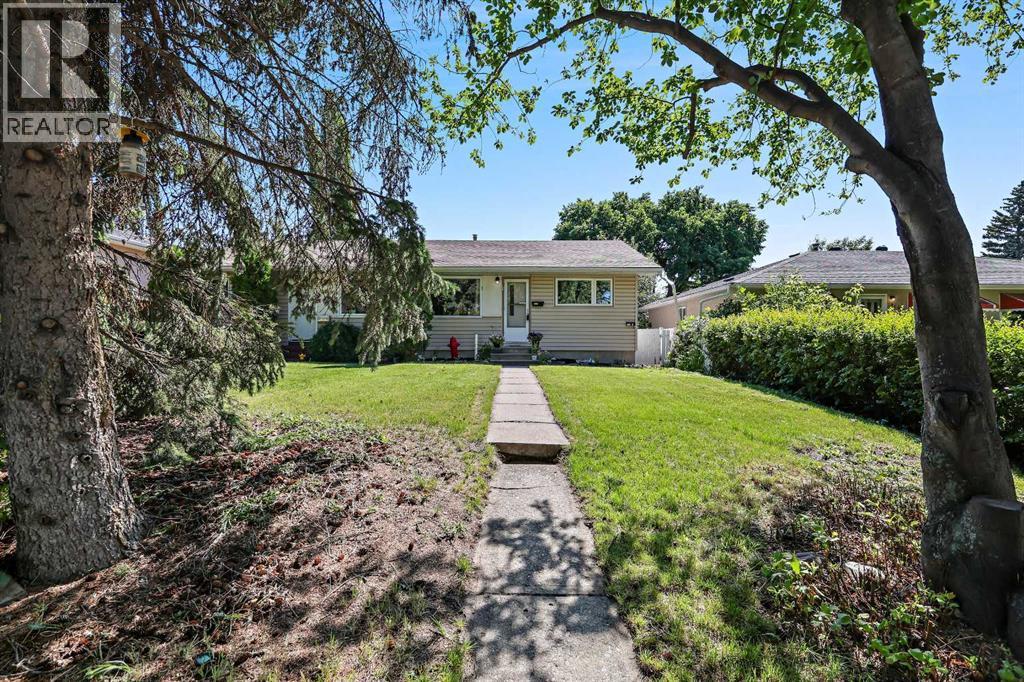 3122 42 Street Sw Property Photo 1