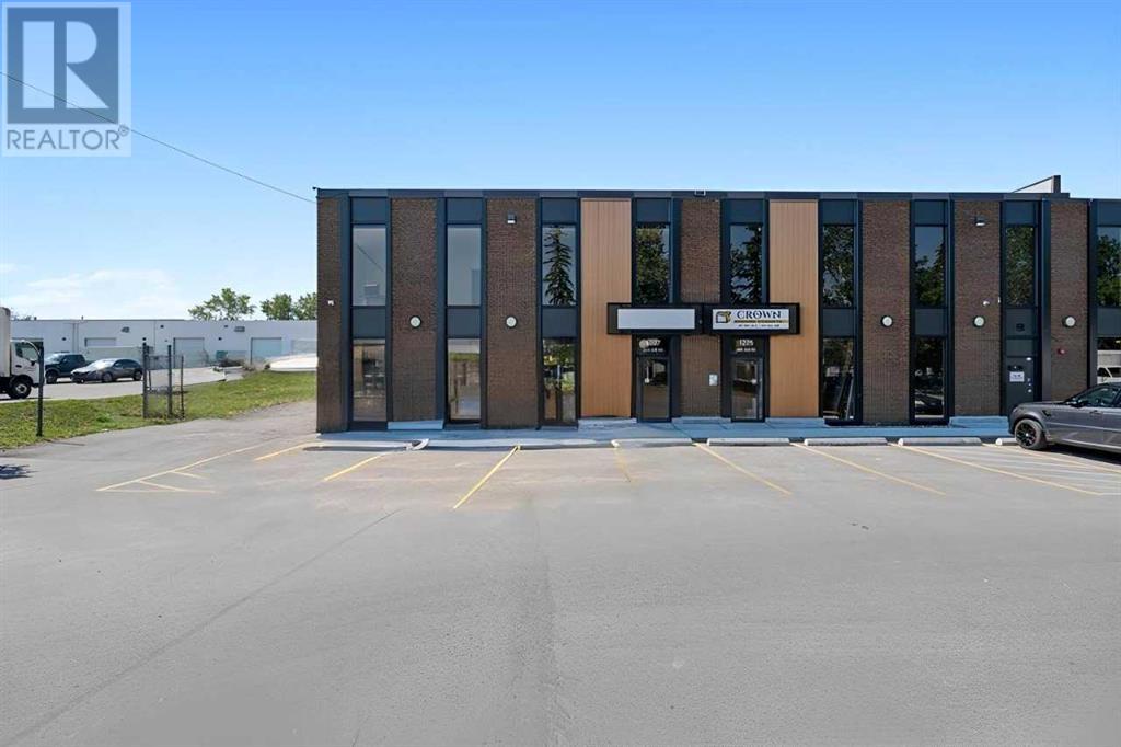 1227 38 Avenue Ne Property Photo 2