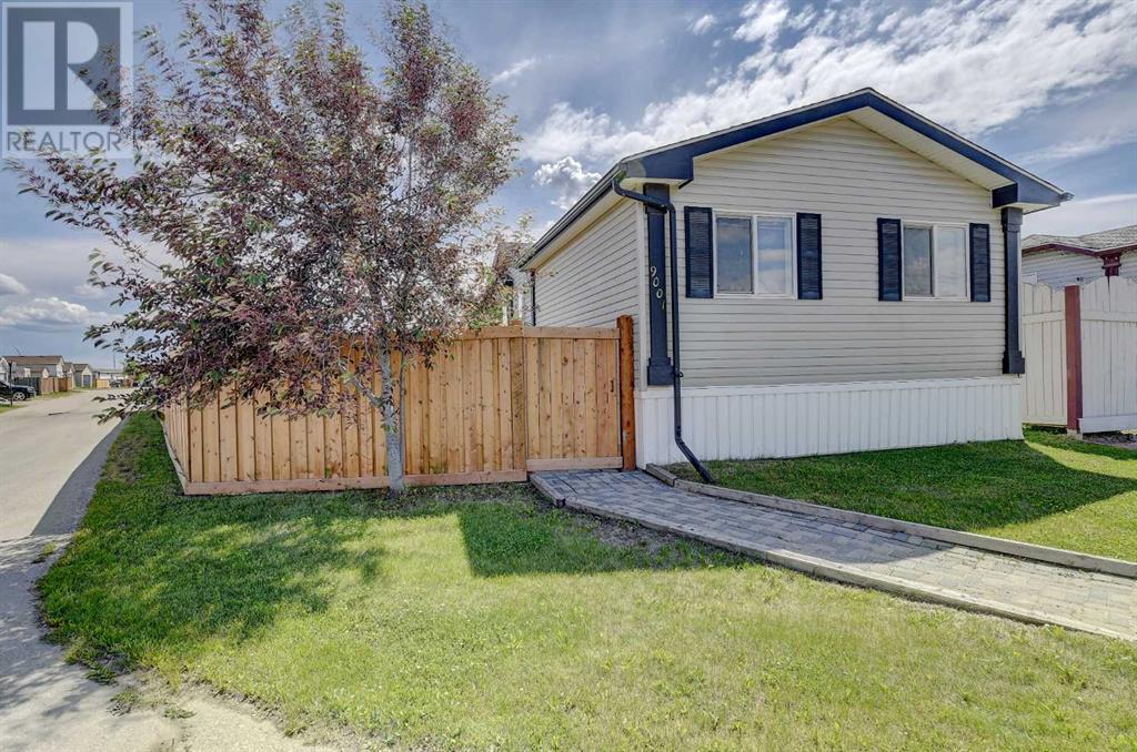 9001 87 Avenue Property Photo 1